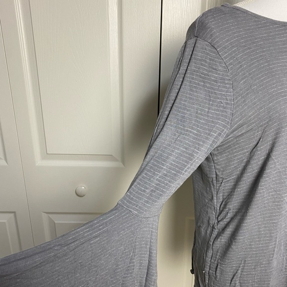 LC Lauren Conrad Weekend Flare Sleeve Top Gray - Picture 4 of 8